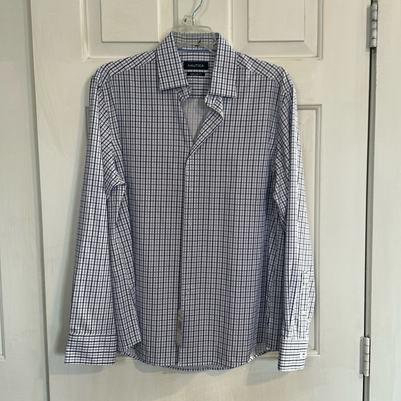 NWT Nautica Button Down Blue and White Mens shirt size small - Picture 1 of 5